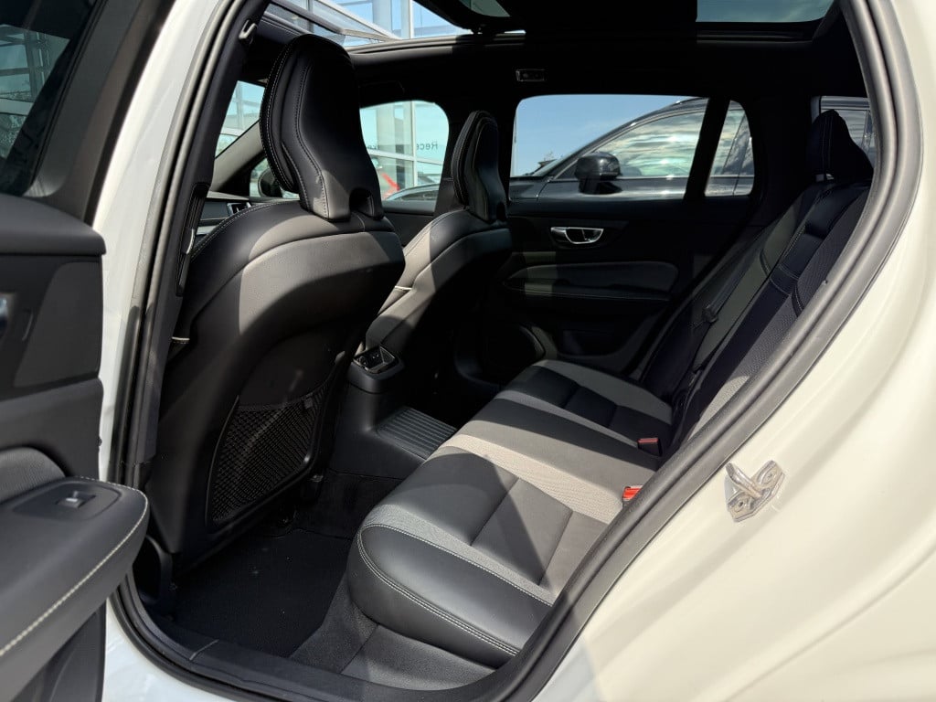 Volvo V60 t6 340pk recharge r-design| panodak| adap.cruise| 360 camera