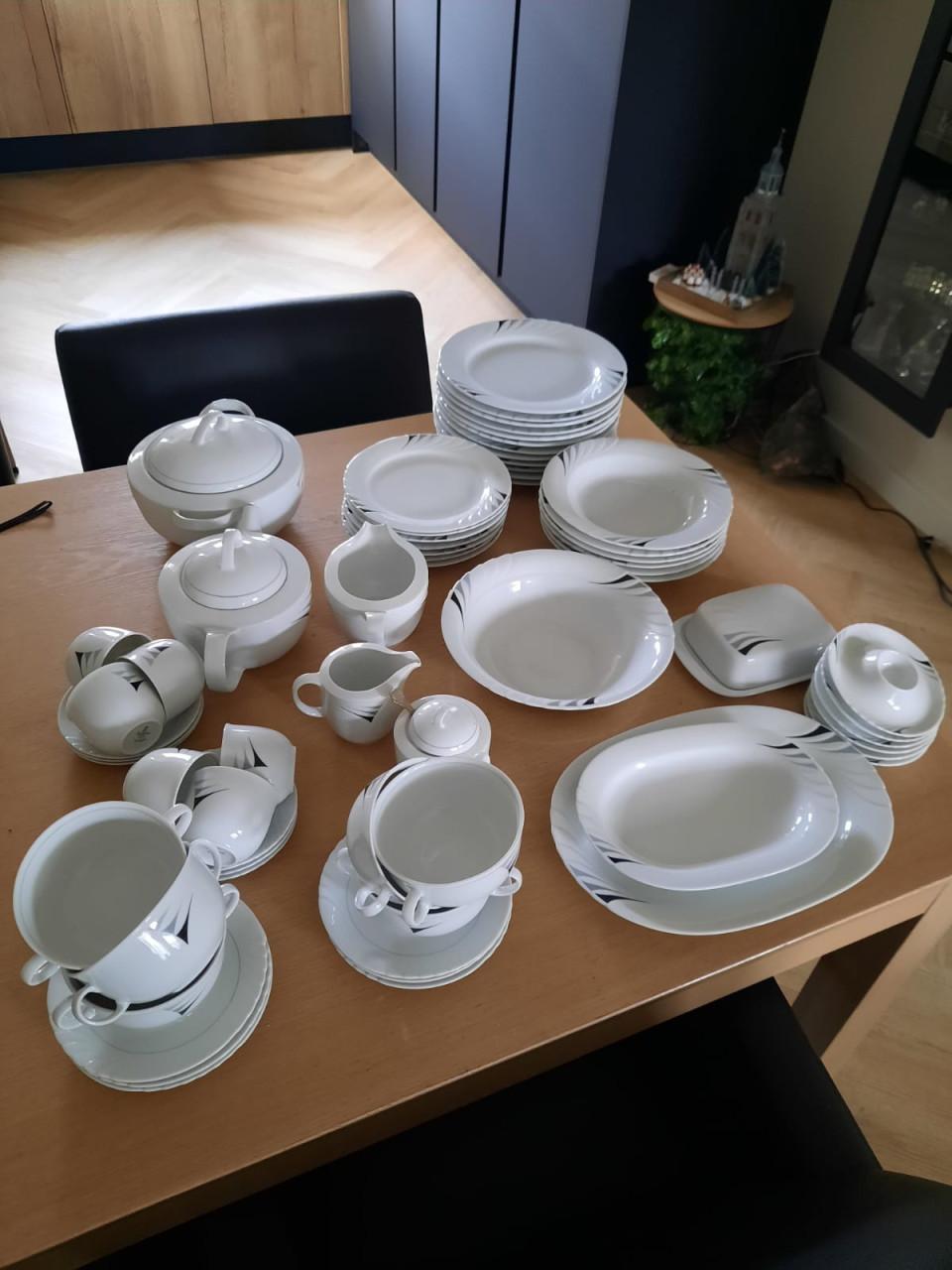 BK pannenset en een compleet servies