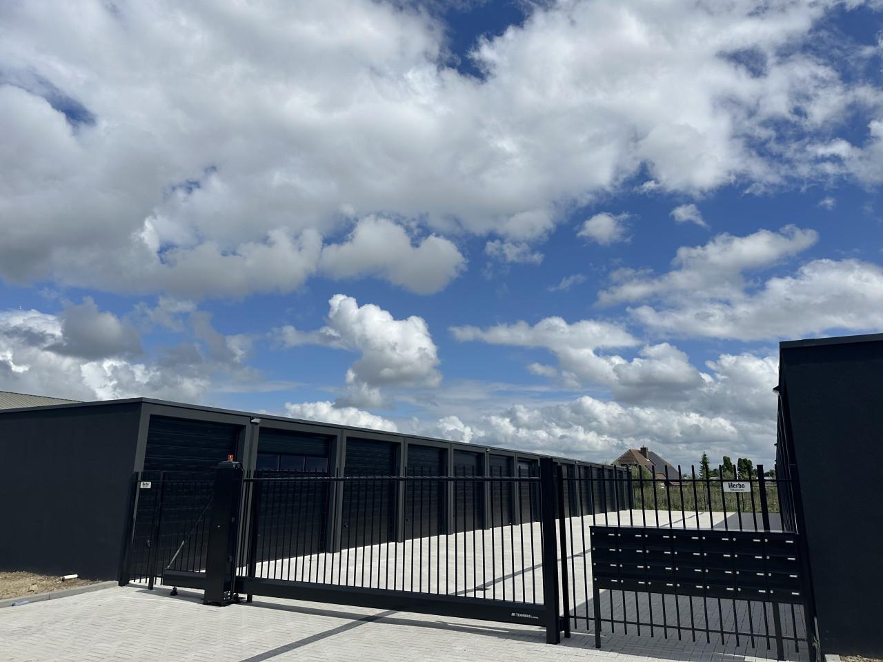 Garagebox, nieuw! circa 10 x 3.8 x 3.8 meter. Sint-Annaland