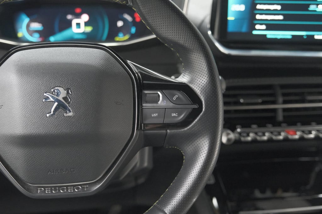 Peugeot 208 ev gt pack 50 kwh | camera | adapieve cruise control | stoelver