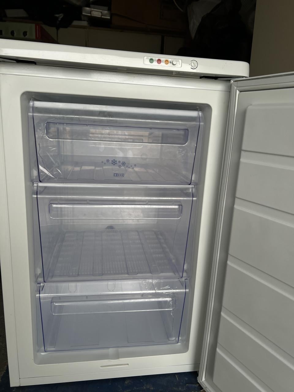 Tafelmodel Vrieskast 85x55x60 cm. Hbd. 110 liter energieklasse A+ vriezer