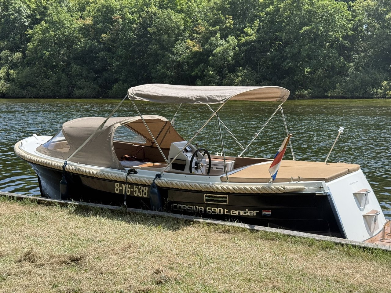 Zeer mooie Corsiva Tender 690  incl. trailer en ligplaats