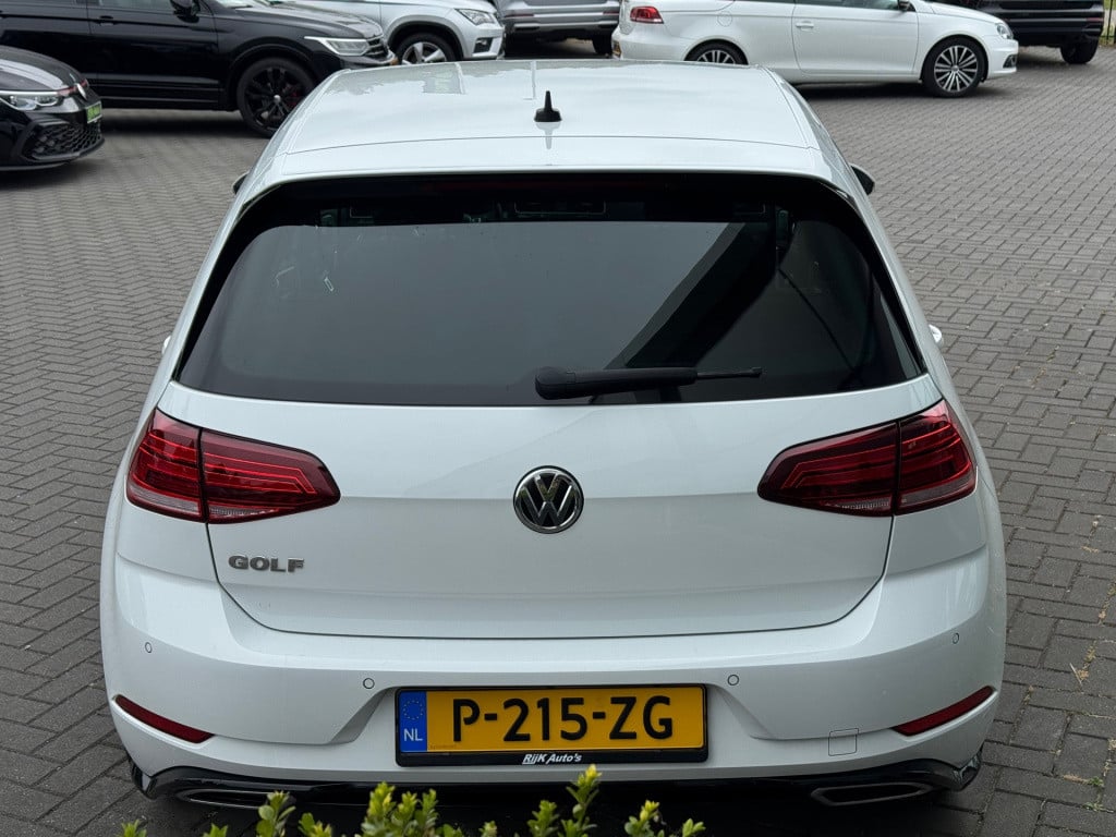 Volkswagen Golf 1.0 tsi r-line * navigatie * adaptieve cruise control * pdc