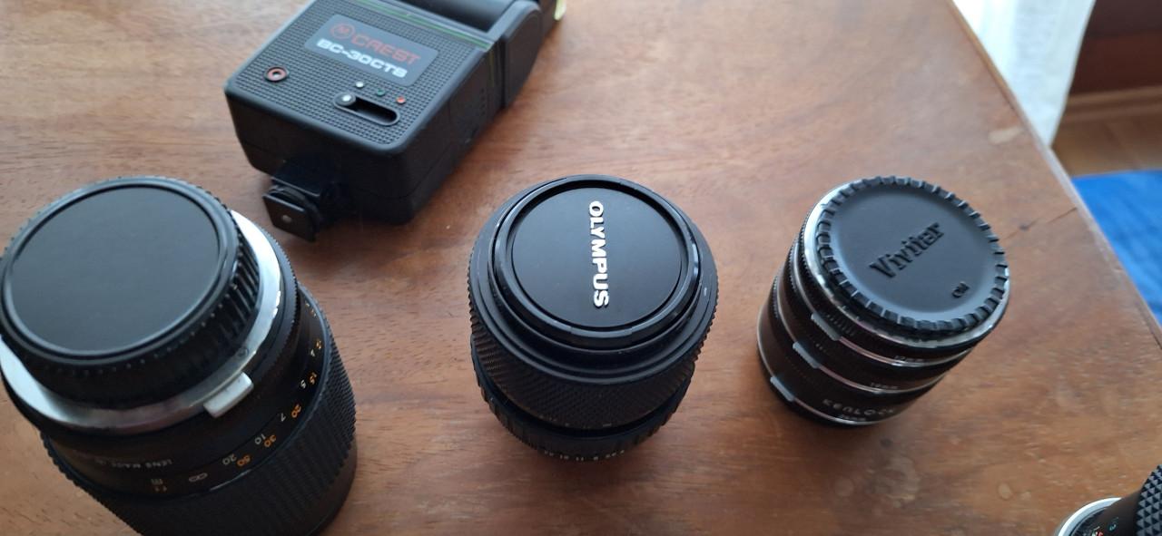 Olympus spiegelreflex camera (OM40) met diverse mooie lenzen