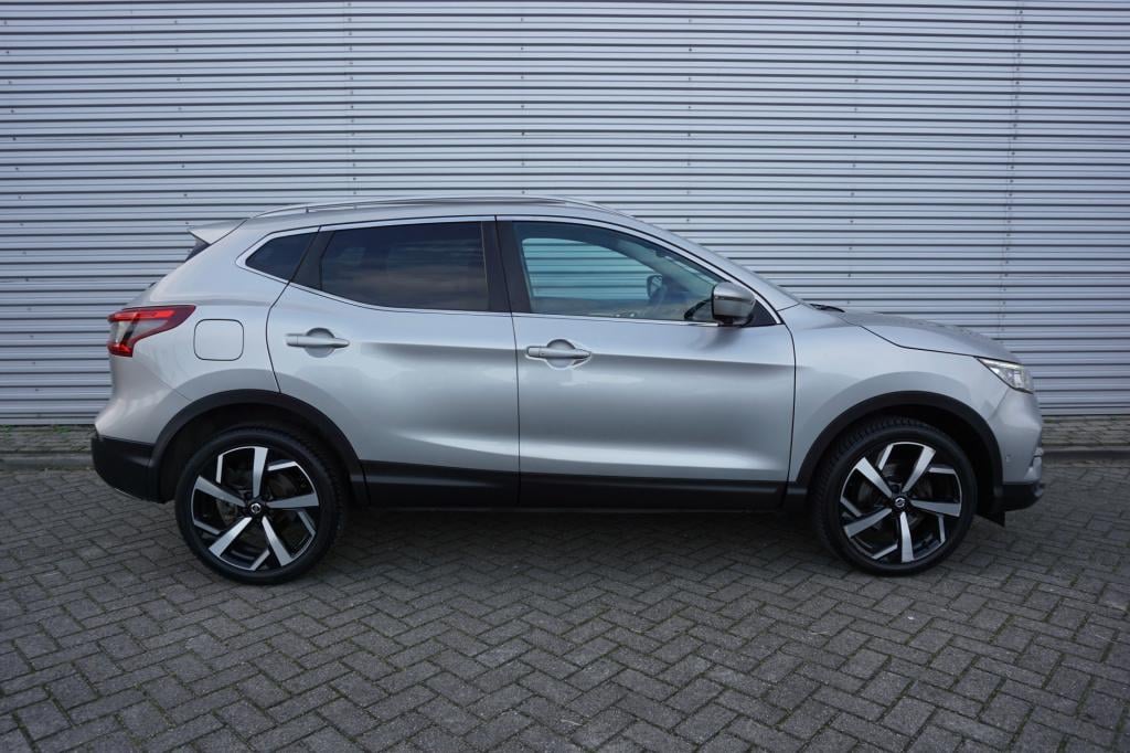 Nissan Qashqai 1.2 tekna panoramadak / navi / cruise / lm velgen / 360 came