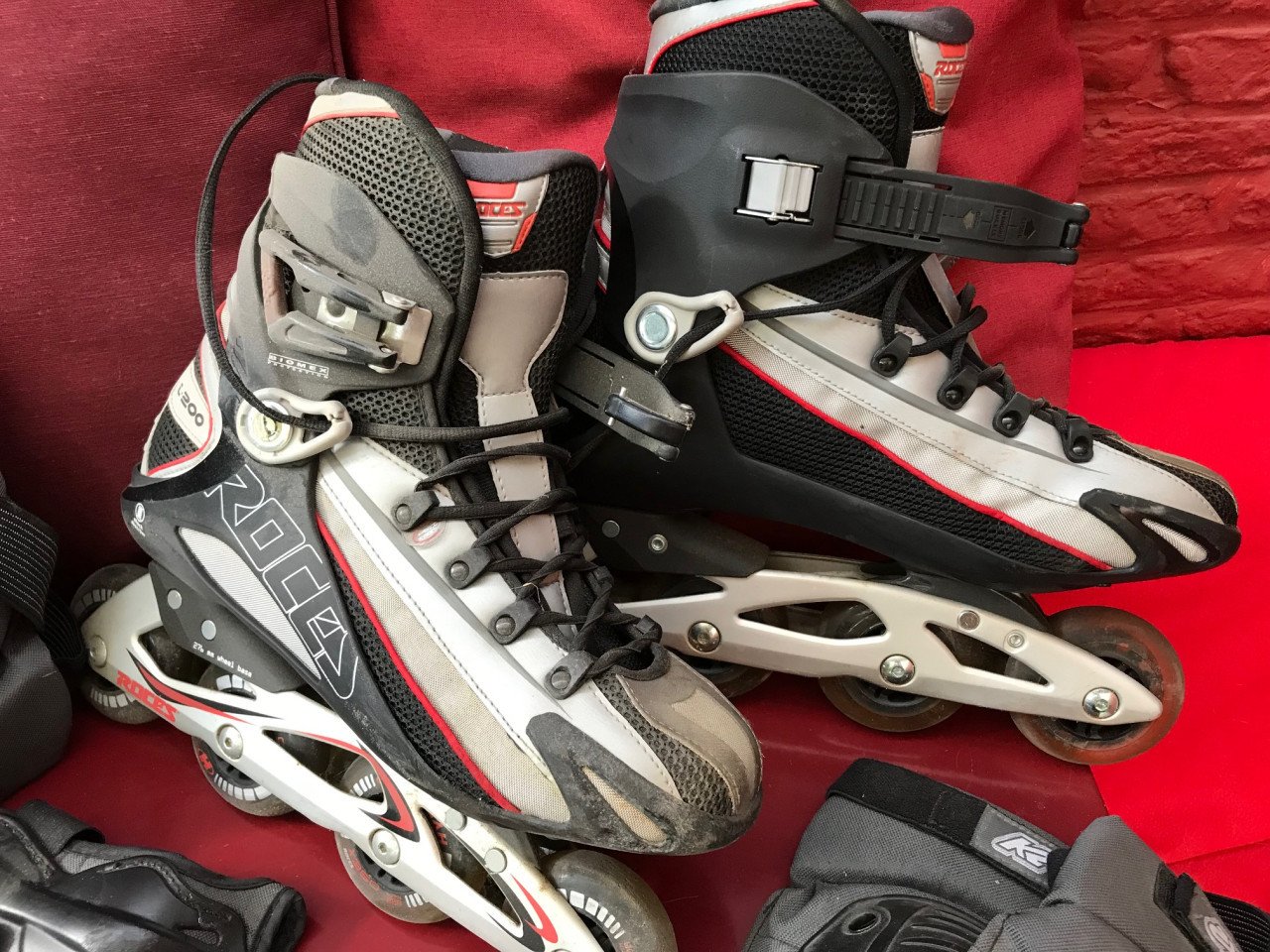Inline skates met toebehoren