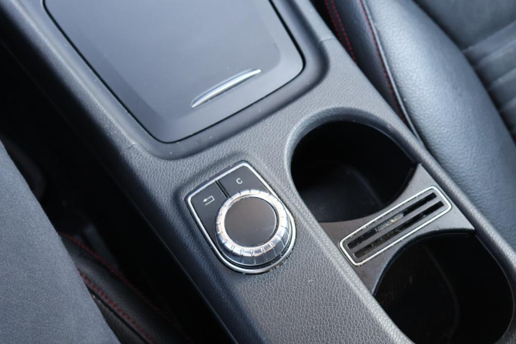 Mercedes-Benz Gla-klasse 200 ambition amg 157 pk i automaat i stoelverwarmi