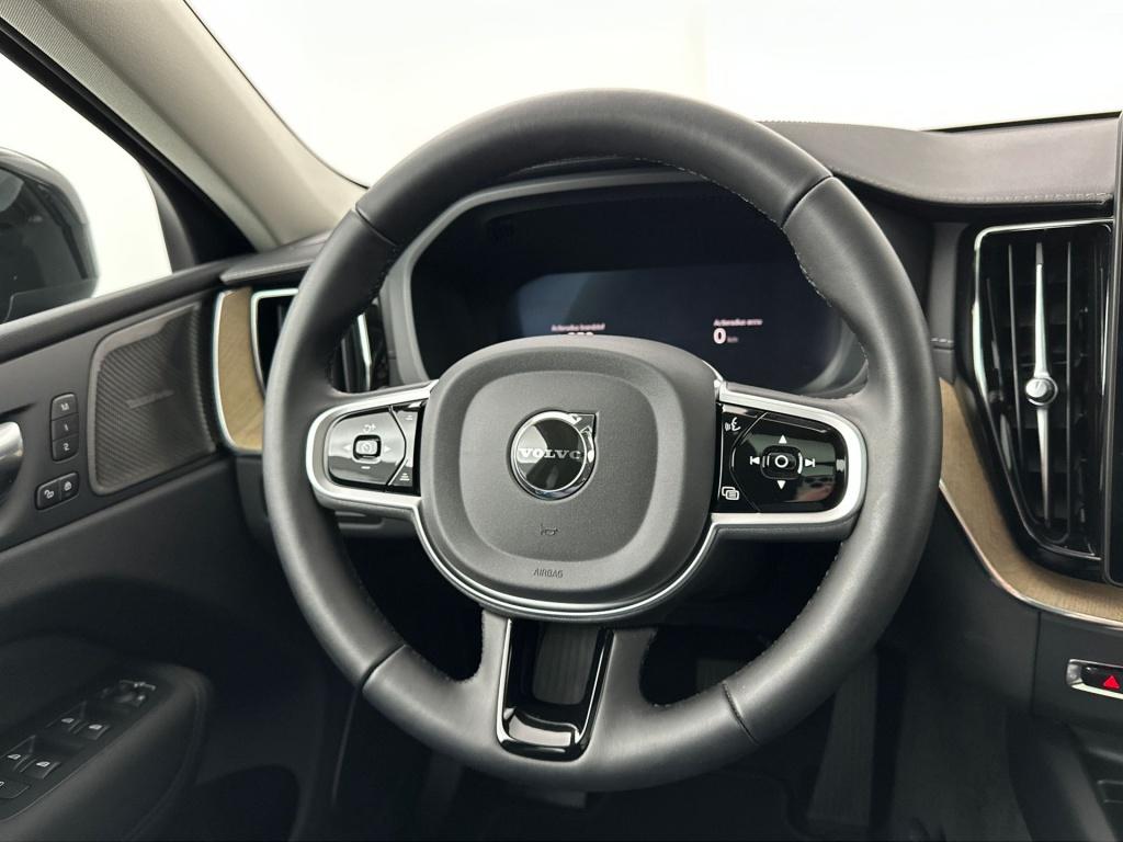 Volvo XC60 t6 398pk recharge ultra dark|