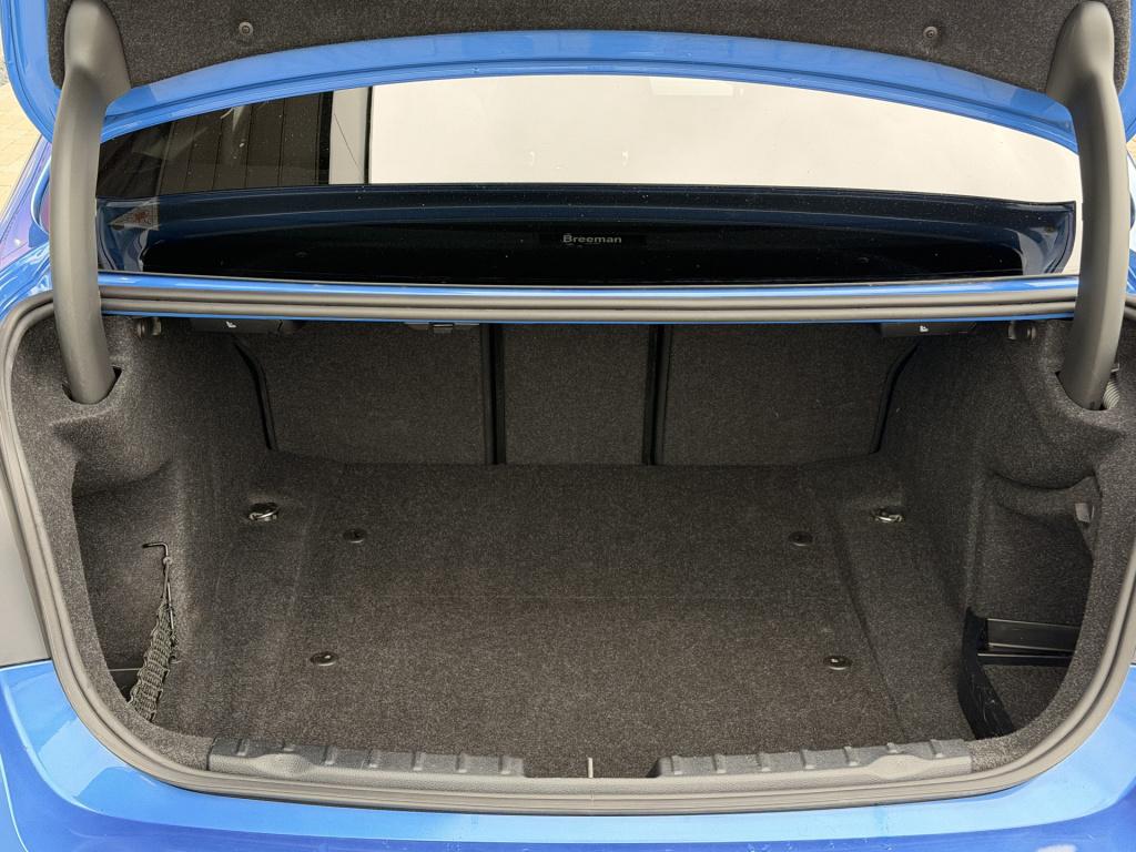 BMW 3-serie 320i m-sport | cruise | stoelverwarming | navi | leder | led |