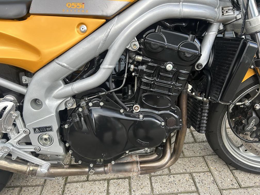 Triumph Speed Triple uit 2000 met 25 dkm, sportdemper, monocover €2350,-