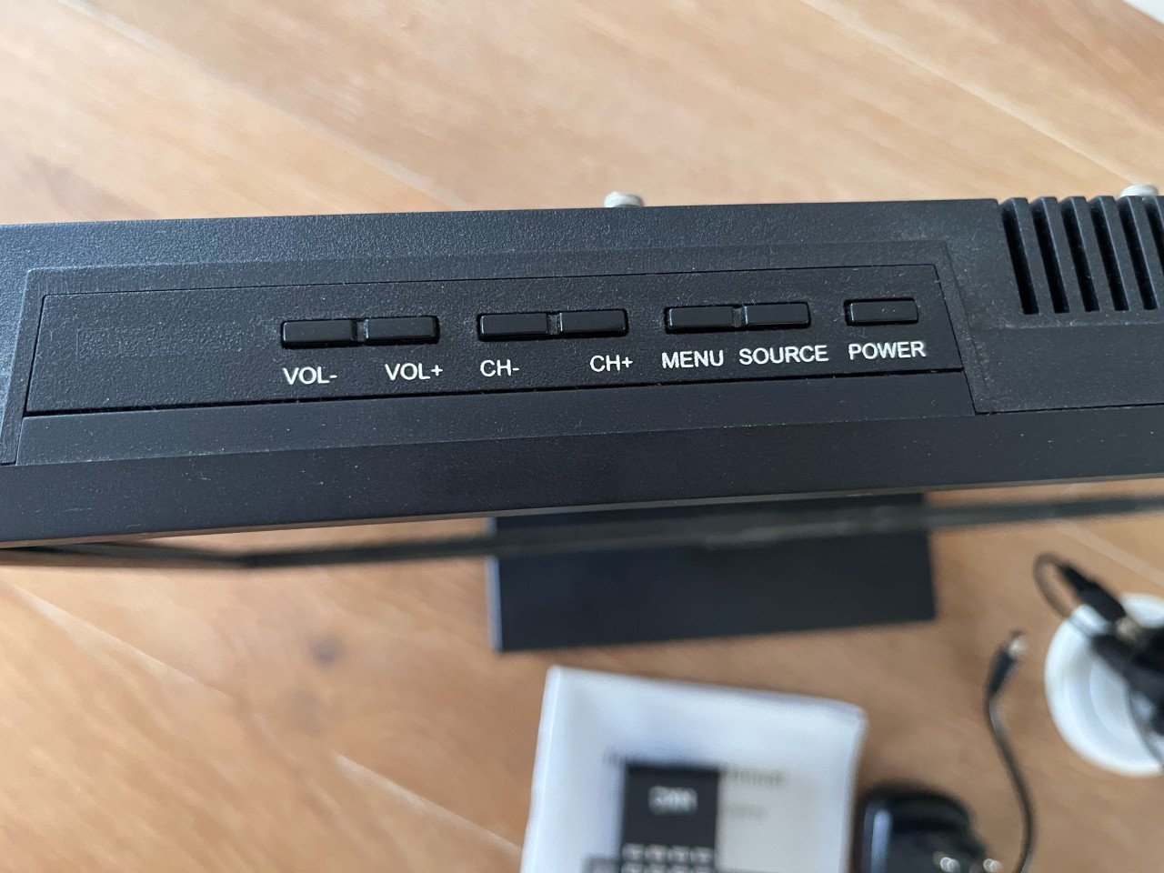 Digitale kleuren televisie voor in de camper, nieuwstaat!