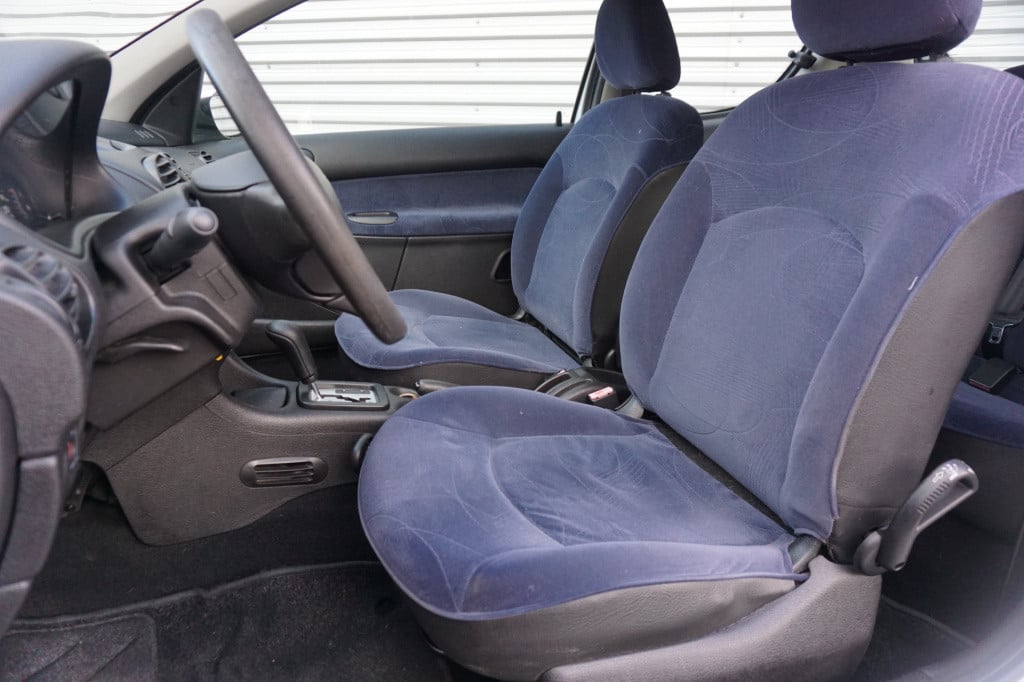 Peugeot 206 1.4 xt automaat - elektr. ramen / nieuwe apk!