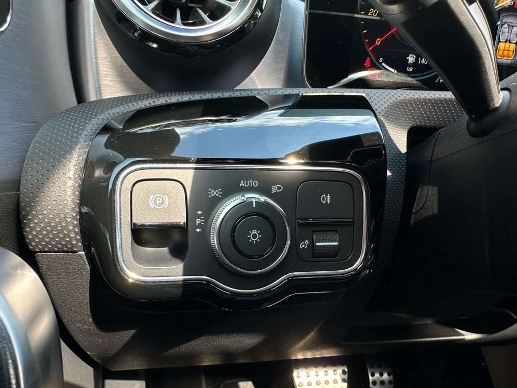 Mercedes-Benz A-Klasse 180 business solution amg // ambiance verlichting //