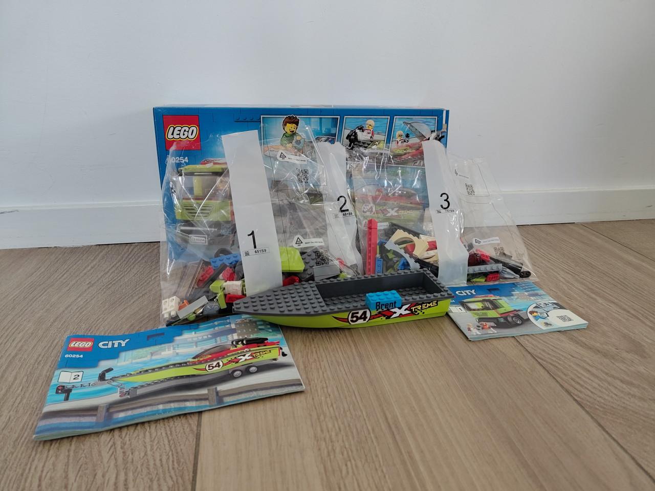 LEGO City Raceboottransport - 60254 incl doos en zakjes