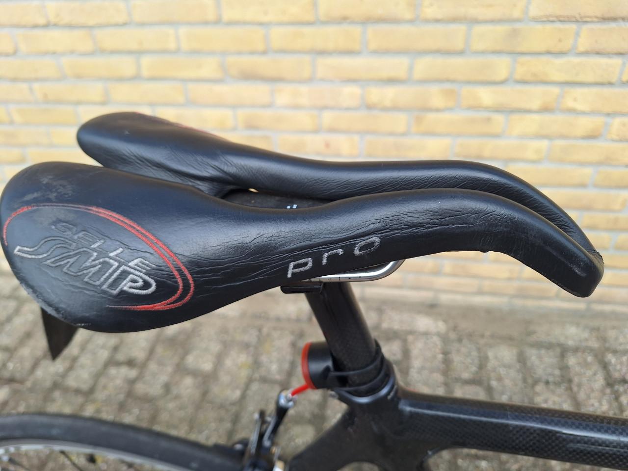 Basso Laguna carbon racefiets met gratis rollentrainer.
