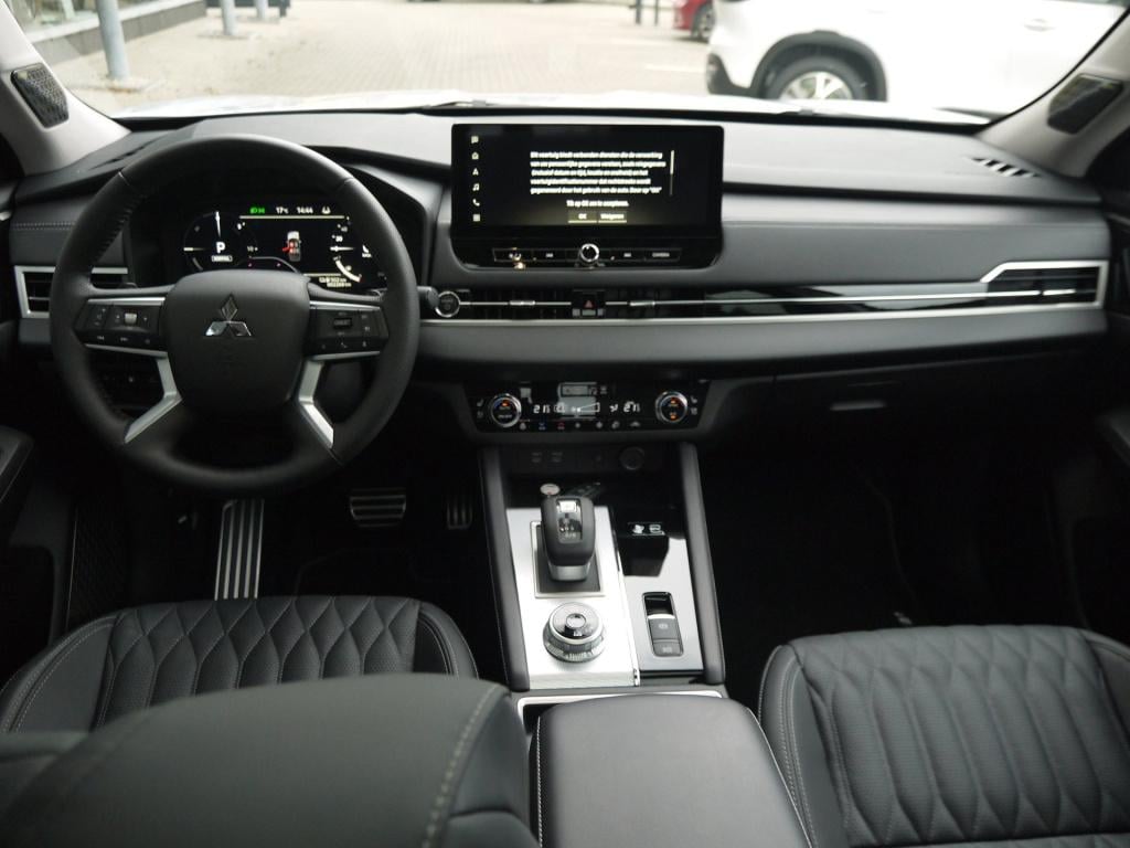 Mitsubishi Outlander 2.4 phev instyle 306pk s-awc|rijklaar
