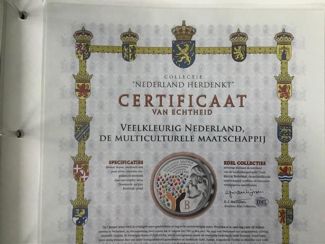 7 penningen uit de collectie “Nederland Herdenkt”.