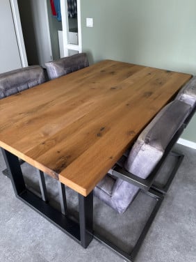 Eetkamertafel