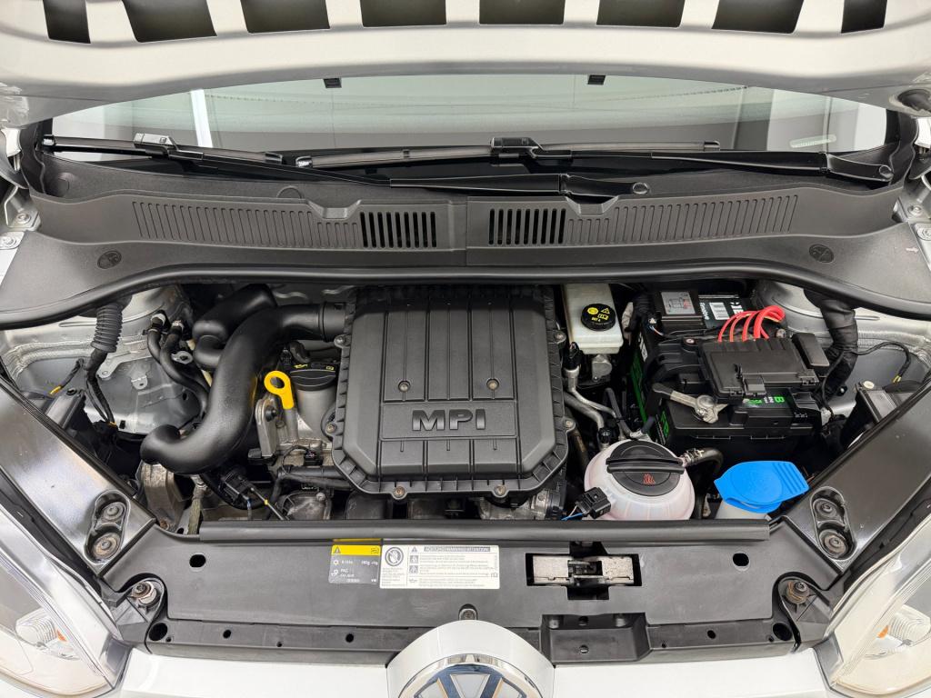 Volkswagen UP! occasion 1.0 high up! bluemotion | grijs | tweedehands volks