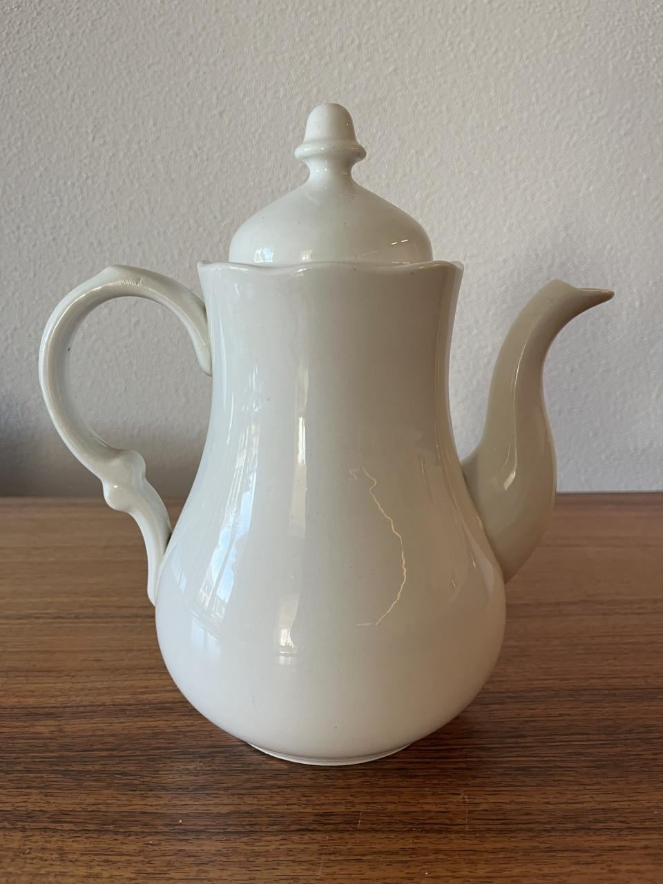 Maastrichts aardewerk Petrus Ragout en Société Céramique Maastricht.