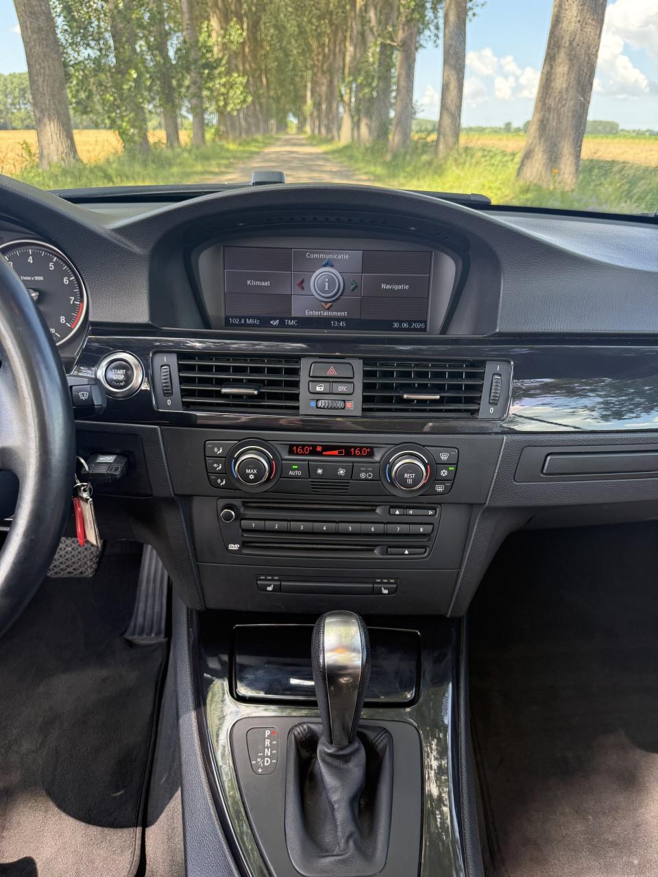 BMW 325i Cabrio (E93) Automaat | 145.000 km | Nieuwe APK | Trekhaak