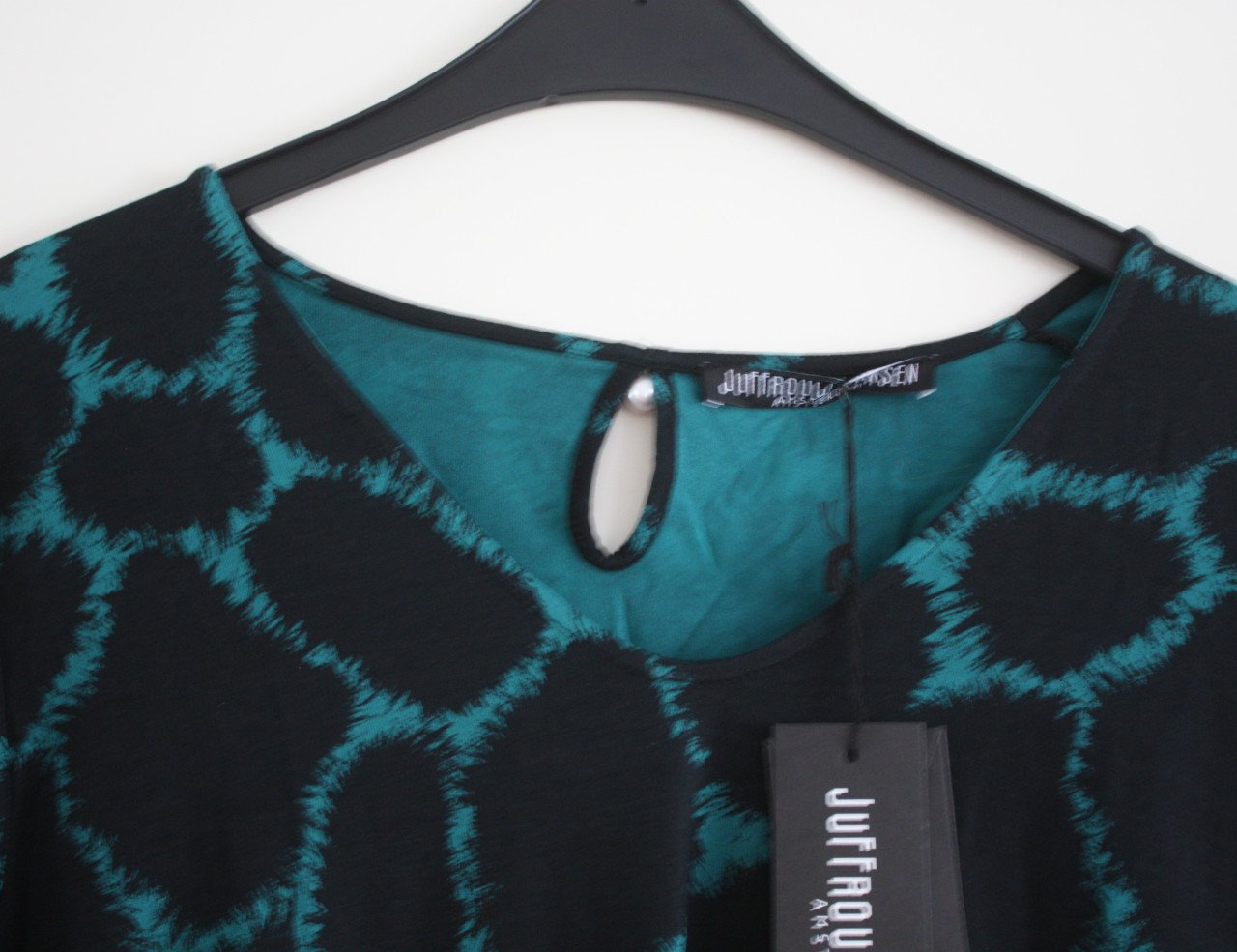 Niieuw shirt met 3/4 mouwen zwart groen maar L