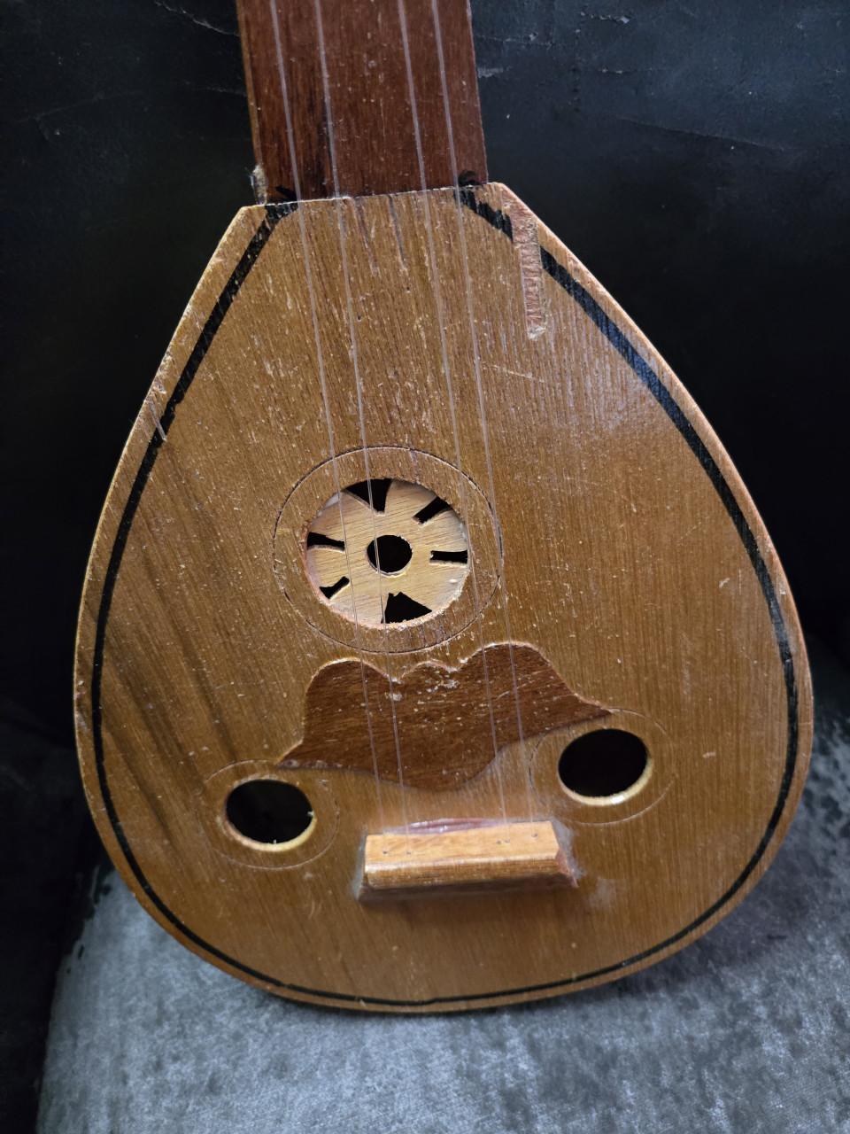 Oud (ook wel Oed genoemd), Arabisch snaarinstrument ong. 50cm