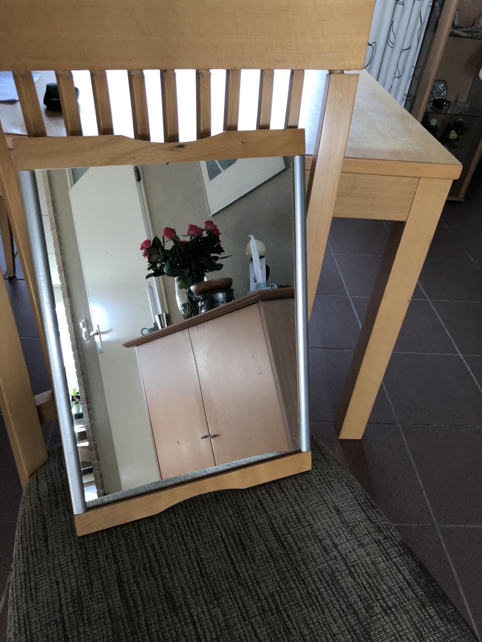 Te koop goede spiegels.