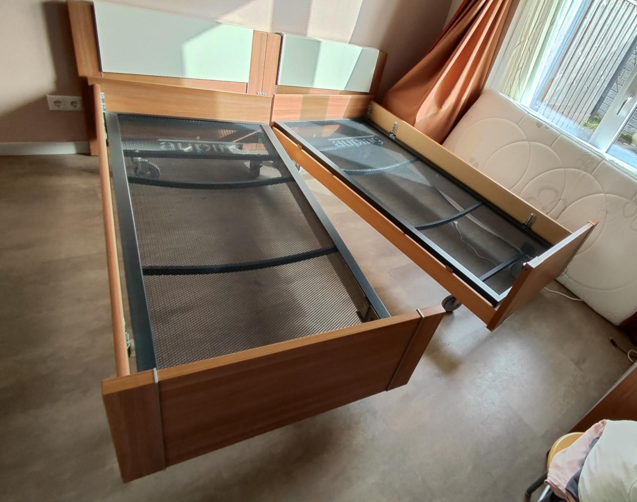 Tweepersoonsbed met losse bedden