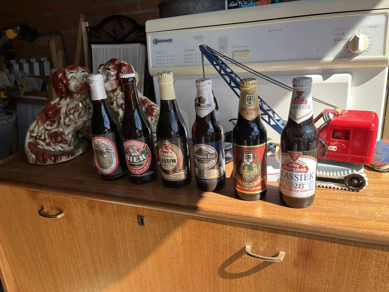 Volle bierflesjes en blikjes