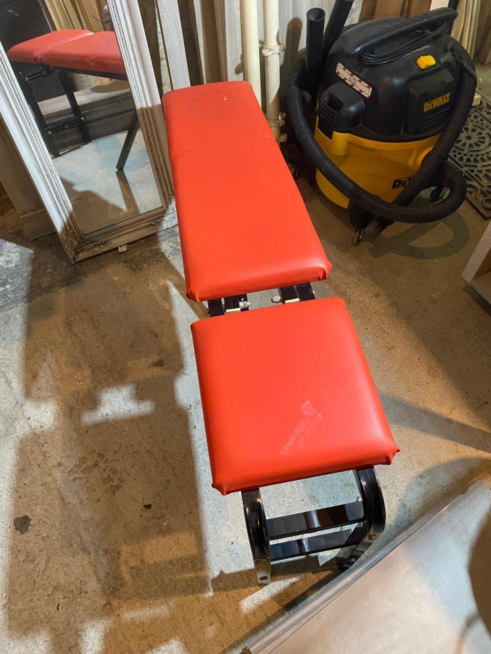 Set bench en gewichten (35kg) + 2 barbells (kort en lang, allebei 6kg)