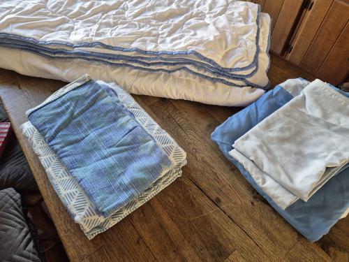 Camping dekbed met hoeslakens en slopen