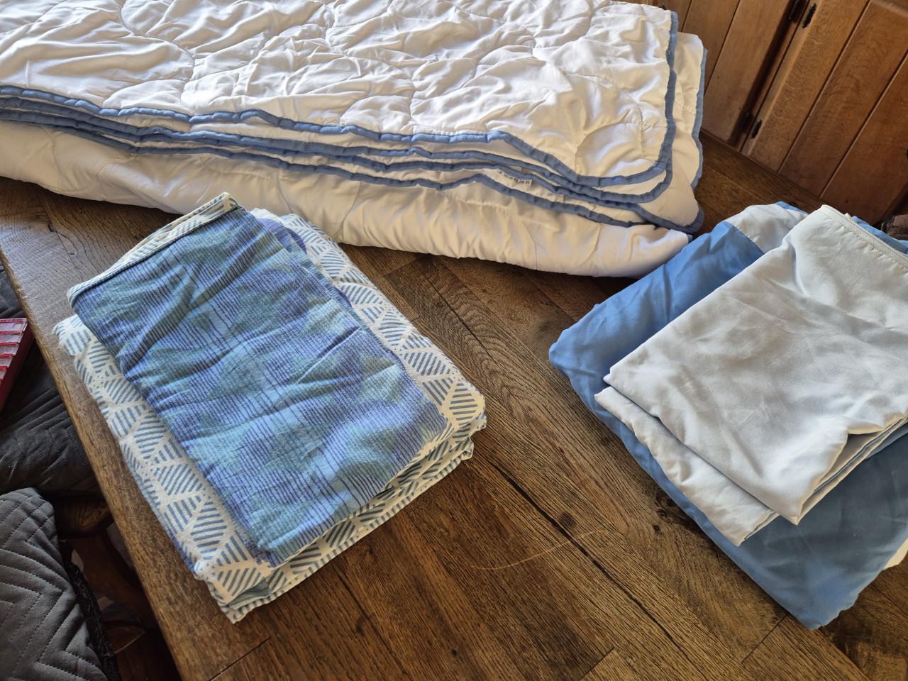 Camping dekbed met hoeslakens en slopen