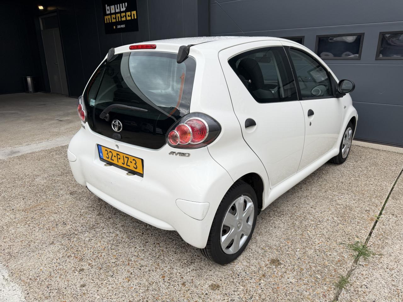 Toyota Aygo 1.0 12V Vvt-i 5DRS 2011 Wit Airco Apk Nap Navi
