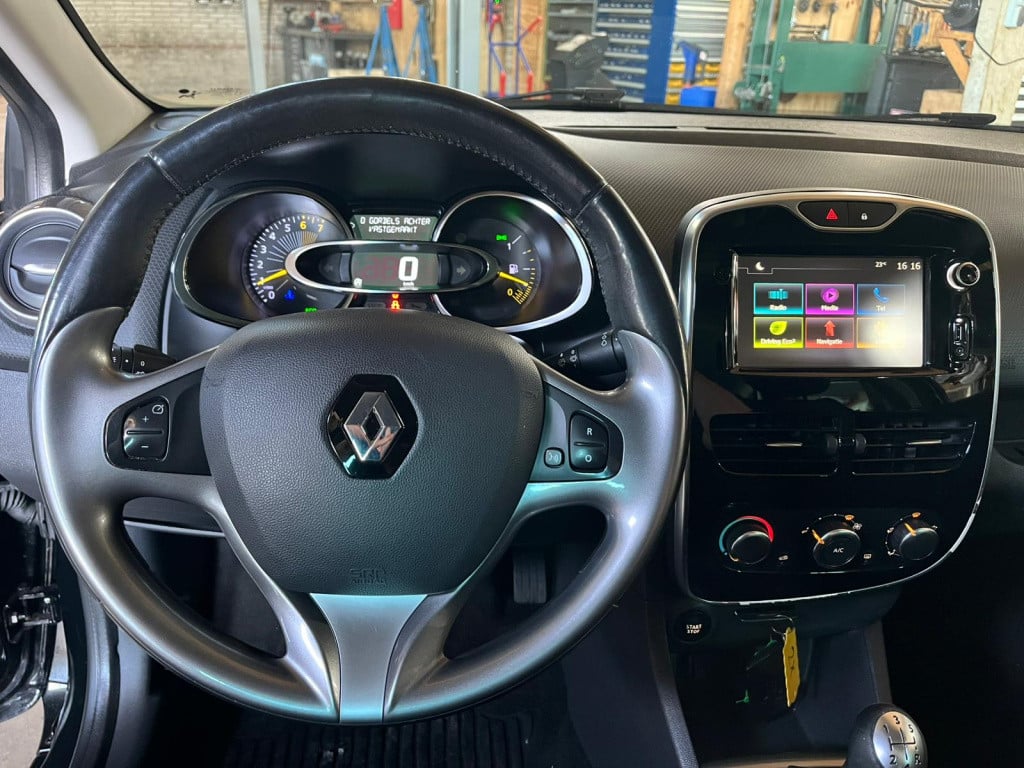Renault Clio estate 0.9 tce night&day