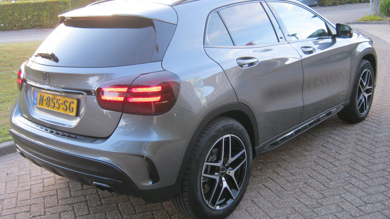 TE KOOP MERCEDES GLA 250  4MATIC MET WEINIG KM 27500 EURO