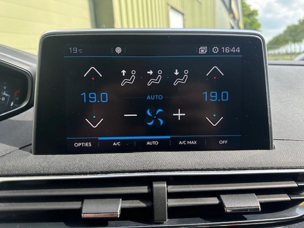 Peugeot 3008 1.2 puretech première