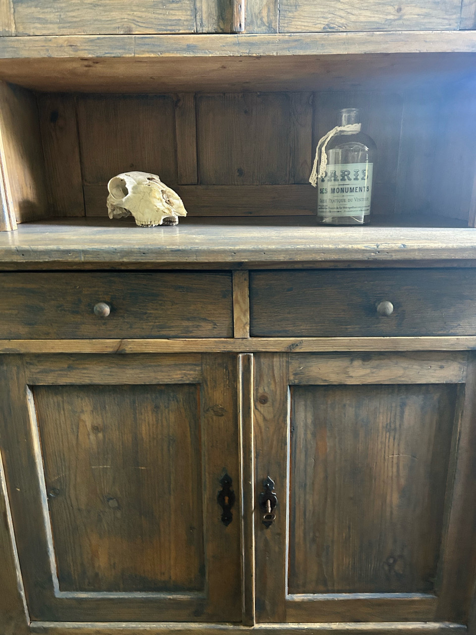 Franse grenen brocante buffetkast, blauw gewaxt