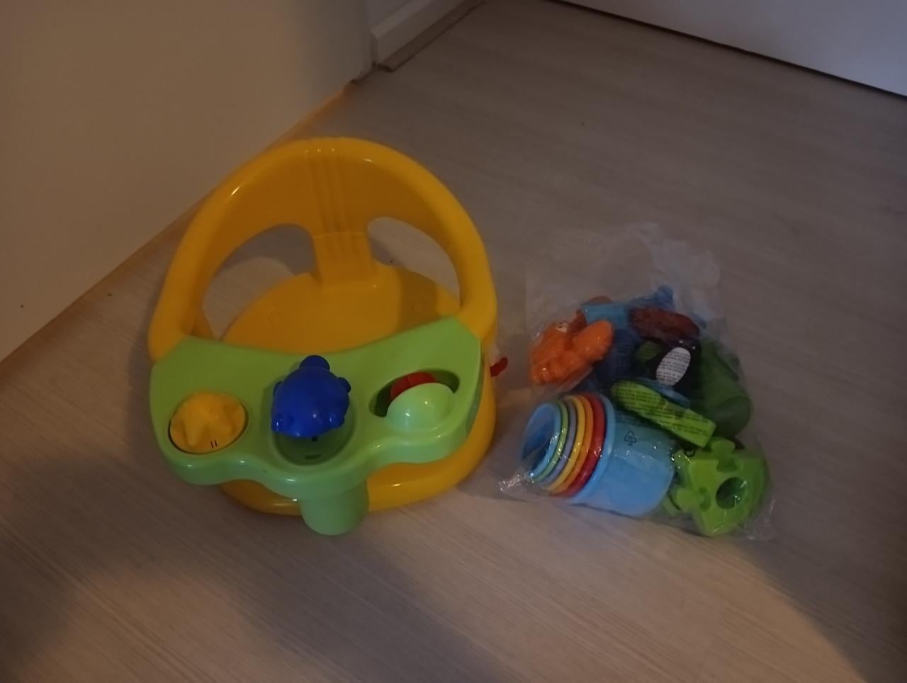 Badzitje inclusief speelgoed voor in bad!!!