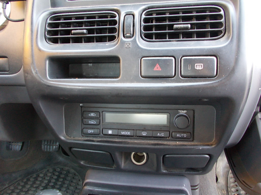 Nissan King-cab pick up (d22) 4x4 dc 5-pers. (navara) lees tekst!!