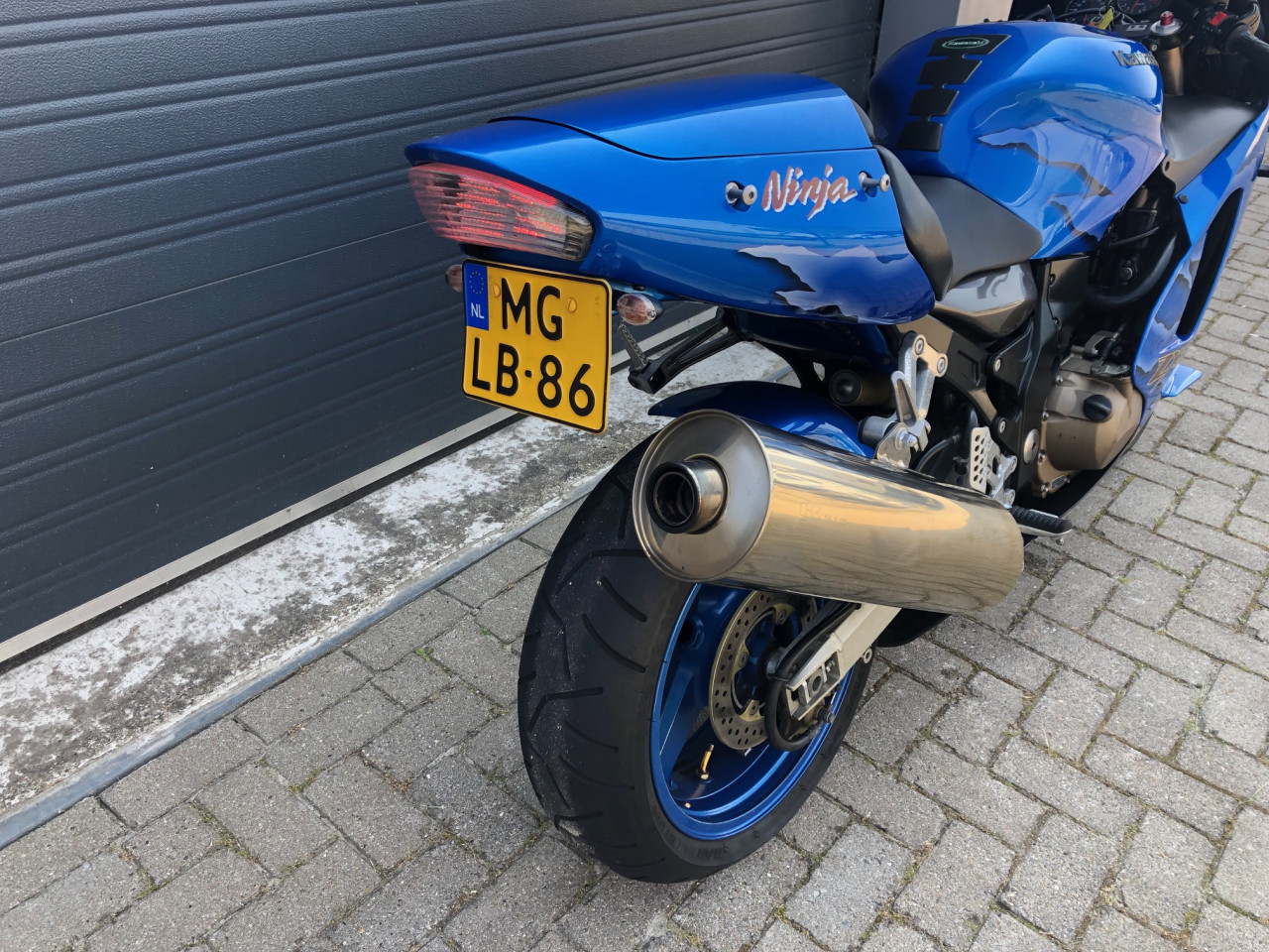 Kawasaki ZX12-R uit 2002 van 1e eigenaar! Keurige originele staat €3500,-