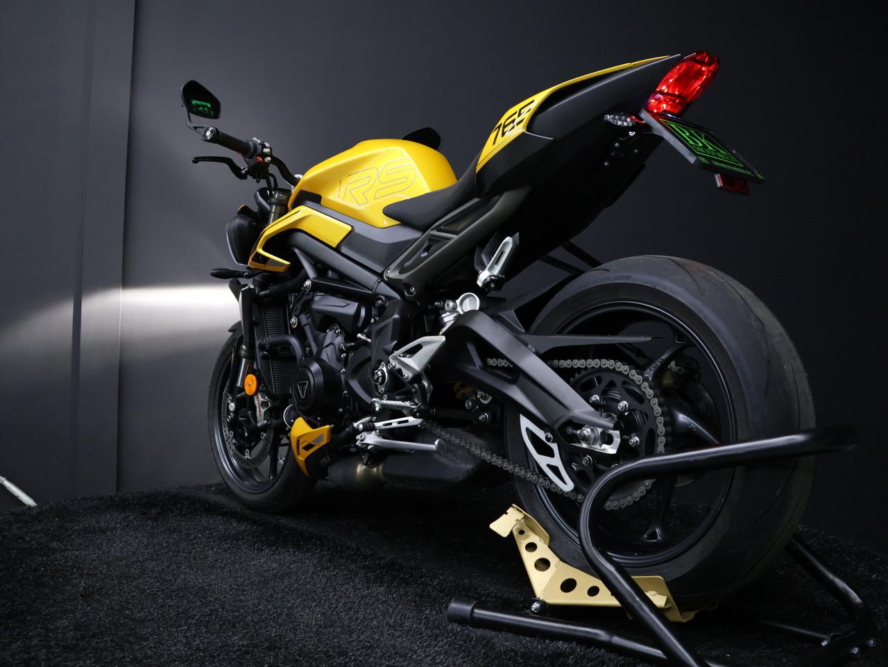 STREET TRIPLE 765 RS | Cosmic Yellow