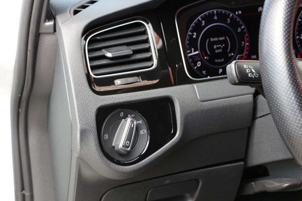 Volkswagen Golf 2.0 tsi gti tcr | akrapovic | pano | discover pro