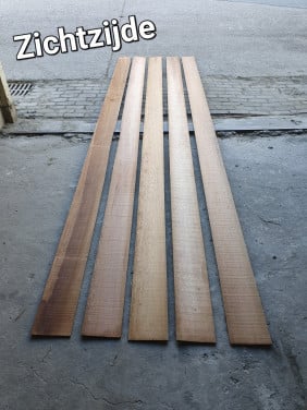 21 Meter gevelbekleding, potdekselplanken red cedar.