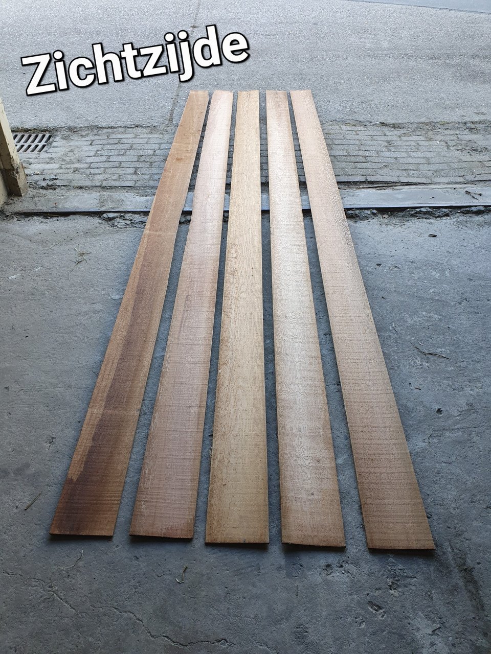 21 Meter gevelbekleding, potdekselplanken red cedar.