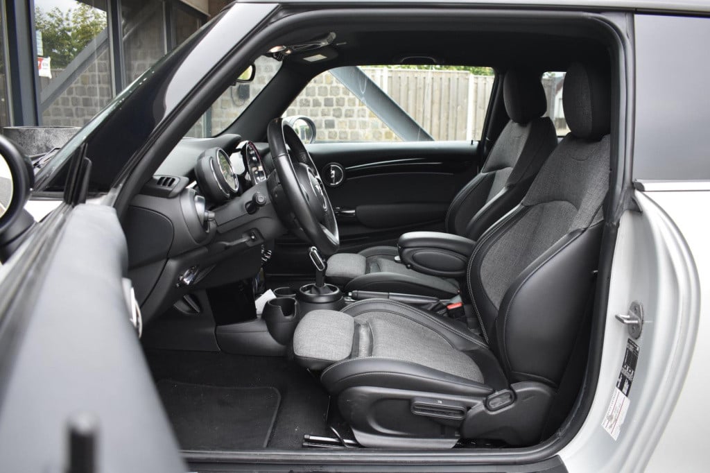 Mini Cooper mini 1.5 apple carplay | stuur / stoelverwarming | dealer onder