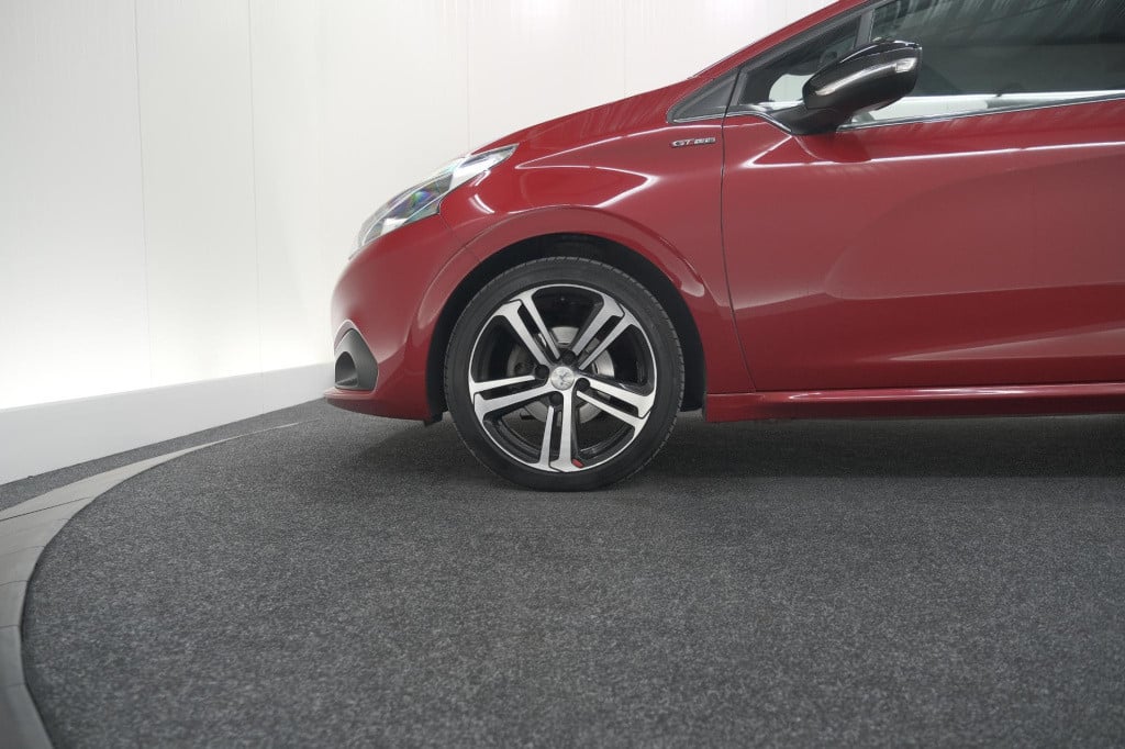 Peugeot 208 puretech 110 gt-line | apple carplay | parkeersensoren | climat