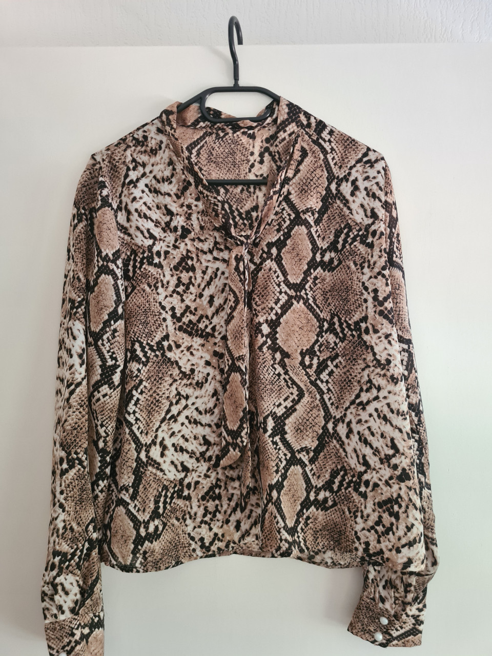 Beige, ecru ,zwart slangenprint blouse Maat M