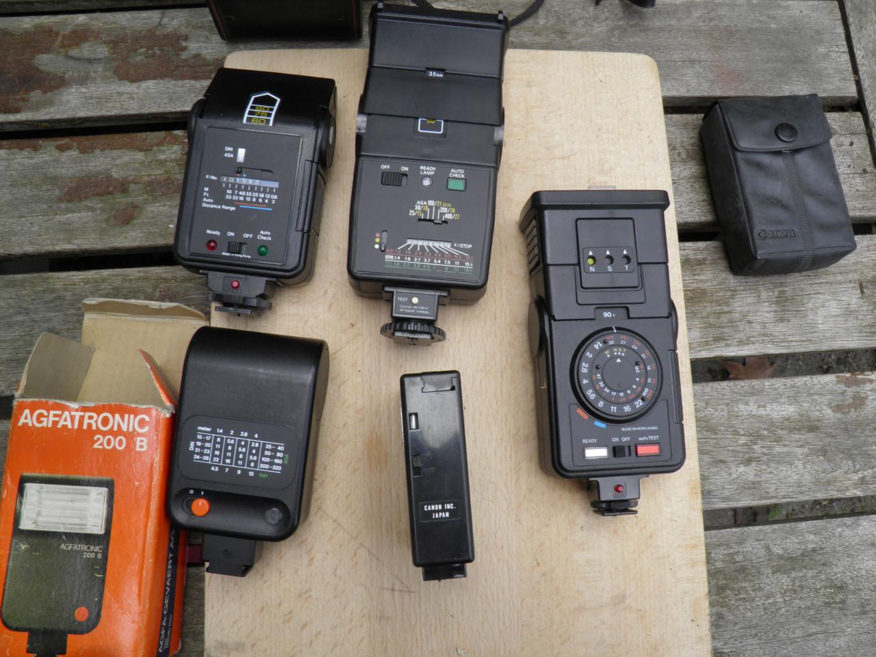 Lot analoge werkende flitsers en antieke flitsers