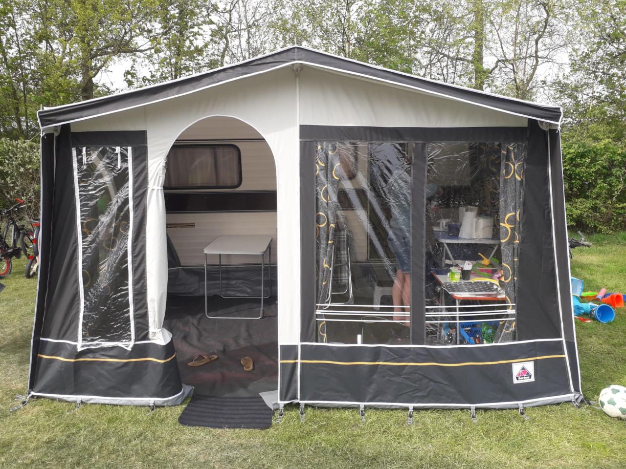 Vintage caravan Avento 395 T Luxe met stapelbed en voortent